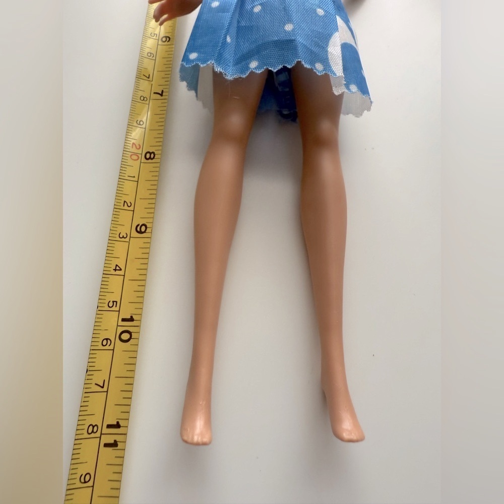 2015 Mattel Barbie doll with blonde hair and blue eyes, wearing a blue dress - Picture 6 of 7